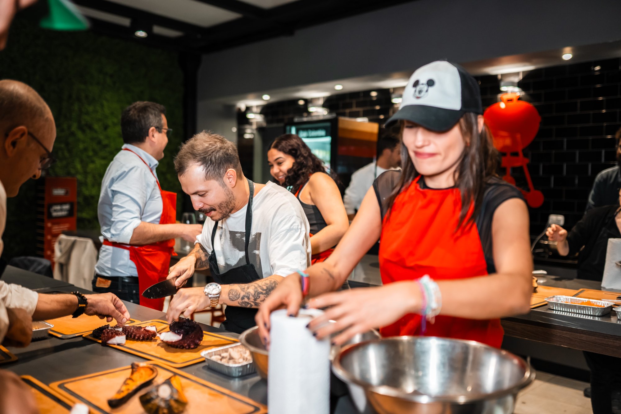 Catering corporativo de Llamas y Legado — Mesa Larga